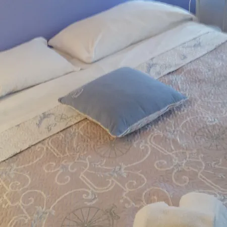 לינה וארוחת בוקר St. John 4*